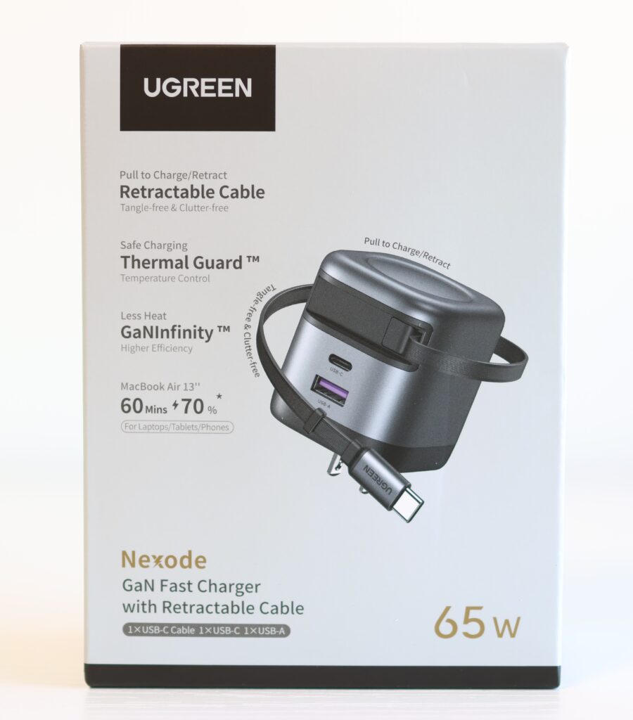 UGREEN Nexode 65W急速充電器のパッケージ写真（巻き取り式USB-Cケーブル搭載）