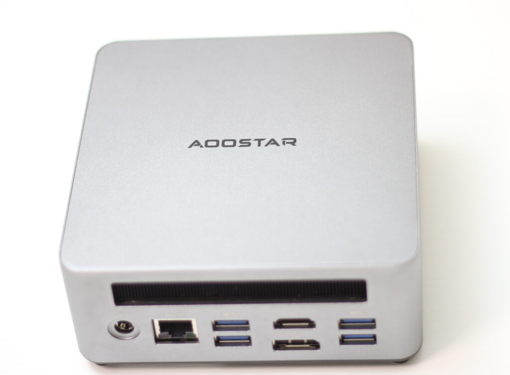 AOOSTAR製ミニPC本体の背面ポート写真