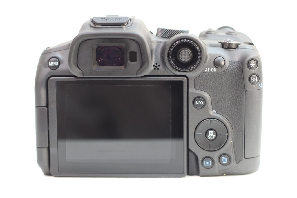 Canon EOS R7の背面デザインとボタン配置の詳細