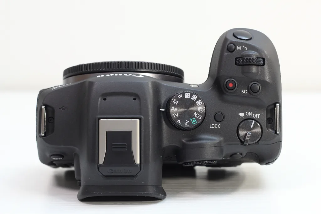 Canon EOS R7の上部ダイヤルとシャッターボタンの配置