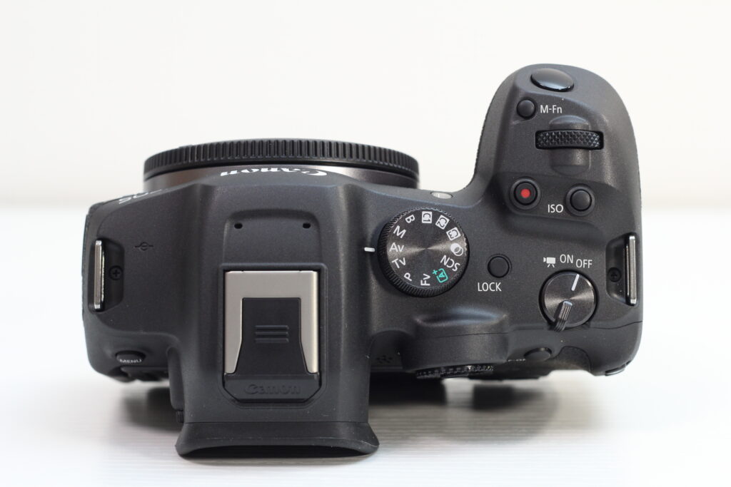 Canon EOS R7の上部ダイヤルとシャッターボタンの配置