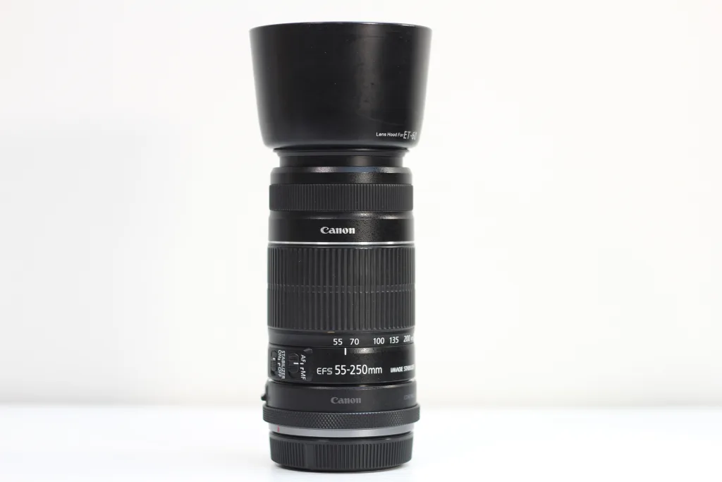 Canon EF-S 55-250mmレンズにRFマウントアダプターを装着した状態