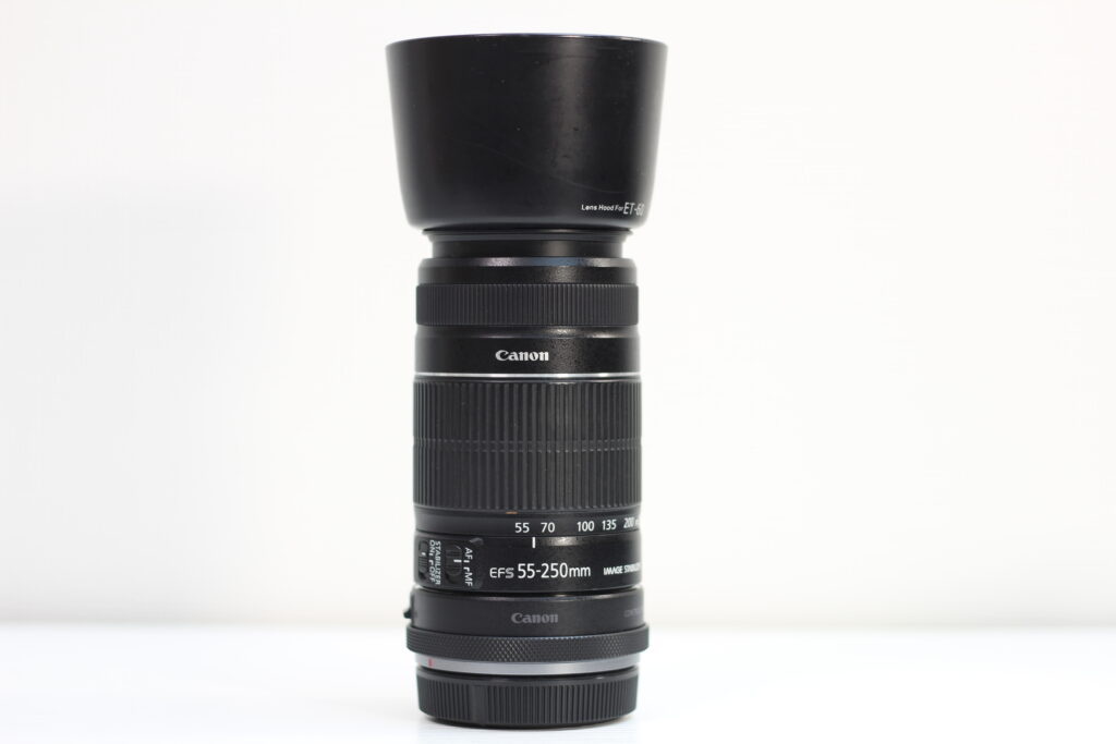 Canon EF-S 55-250mmレンズにRFマウントアダプターを装着した状態