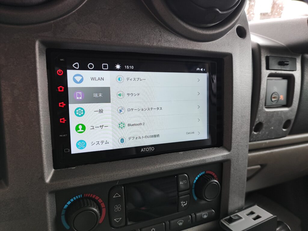 ATOTOのカーナビ画面に、WLANやBluetooth、端末情報などの設定項目が表示されている。