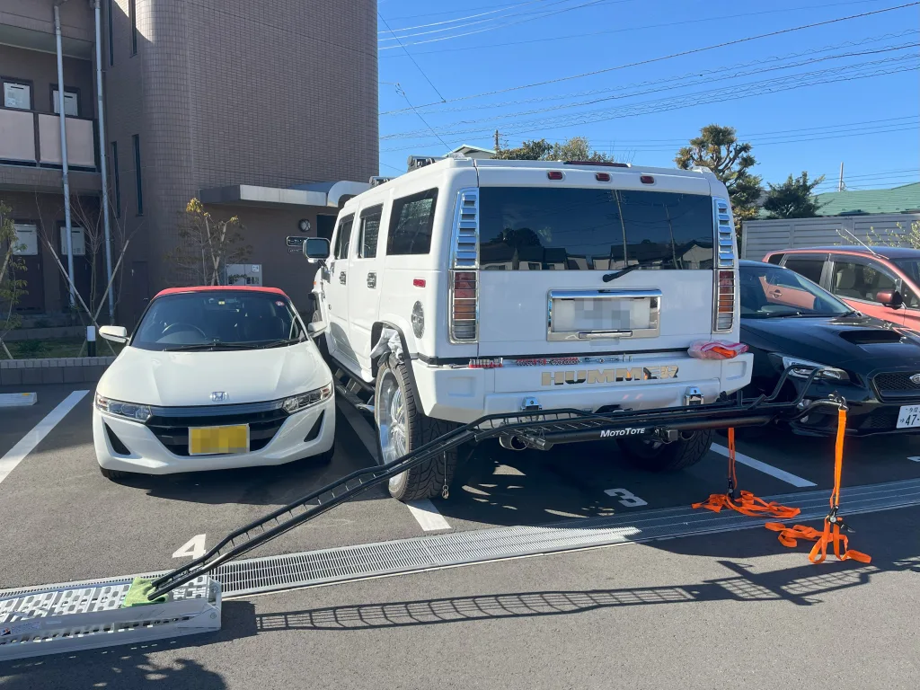 ハマーH2のヒッチキャリアとバイク積載用スロープ