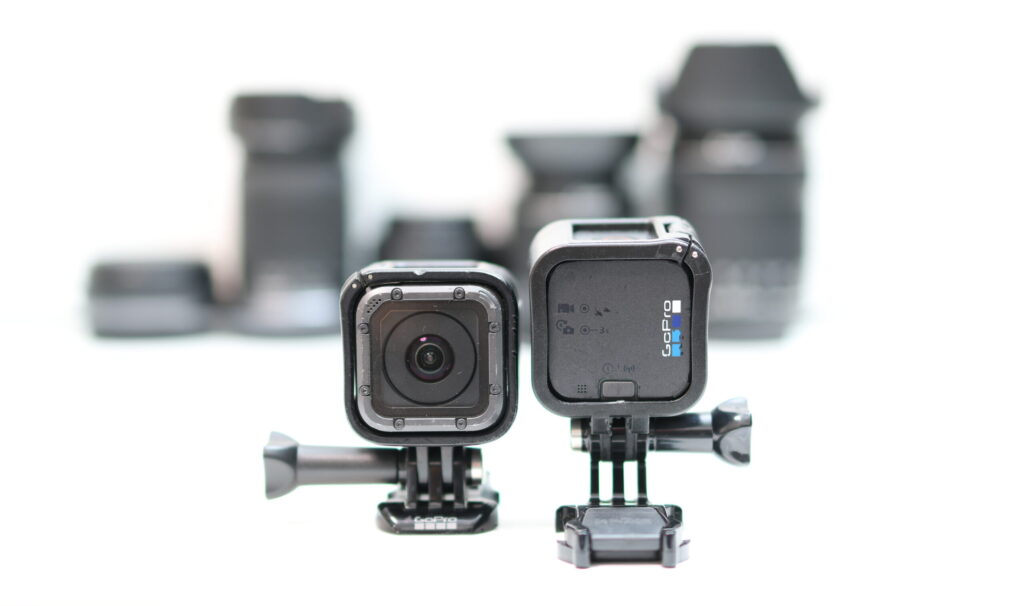 正面にGoPro HERO Sessionカメラが2台並ぶ